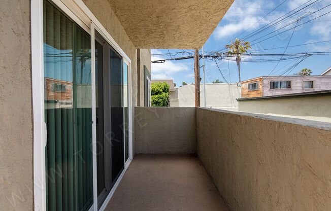 Gorgeous 1b/1ba in the Heart of Pacific Beach with Parking!