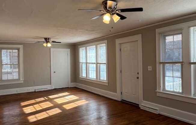 3BR/ 2BA Brick home convenient to Cherrydale!