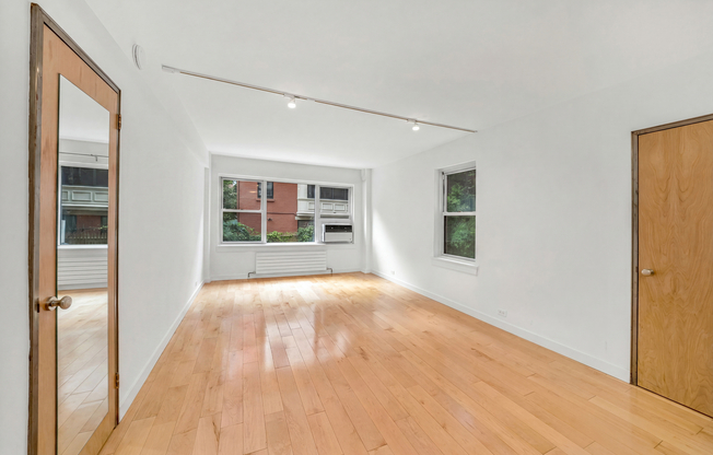 1 bed, 1 bath, $3,300, Unit 1H