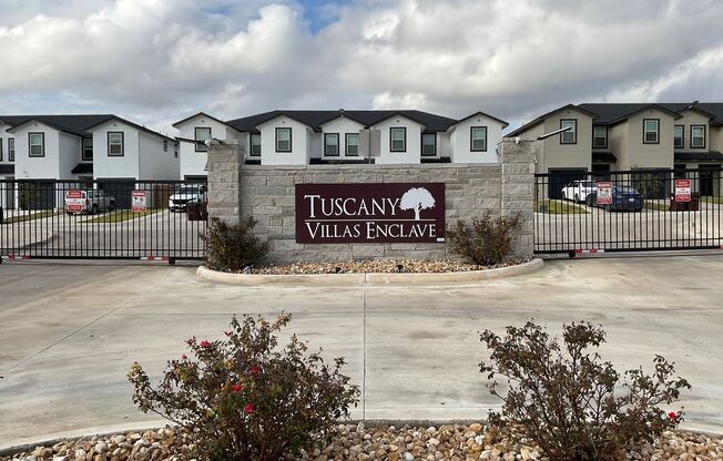 3 beds, 2.5 baths, $1,595, Unit 8418 Via Verona Unit 101