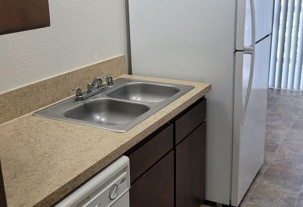 2 beds, 1 bath, $1,399, Unit 30