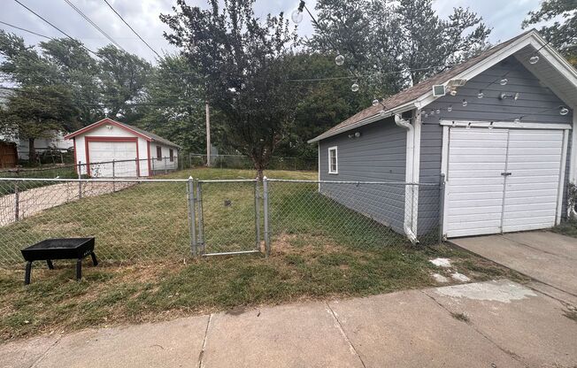 3 beds, 1 bath, $2,200