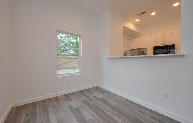 AFFORDABLE 4BD/2.5BA SINGLE HOUSE!