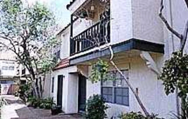 2900 Briarhurst Dr