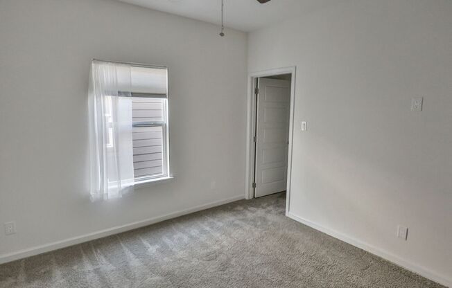 3 beds, 2.5 baths, $1,850, Unit Dakota st #102