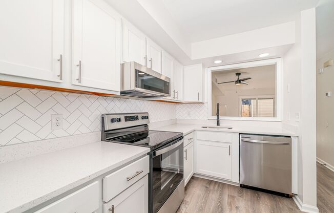 9400 1st View St