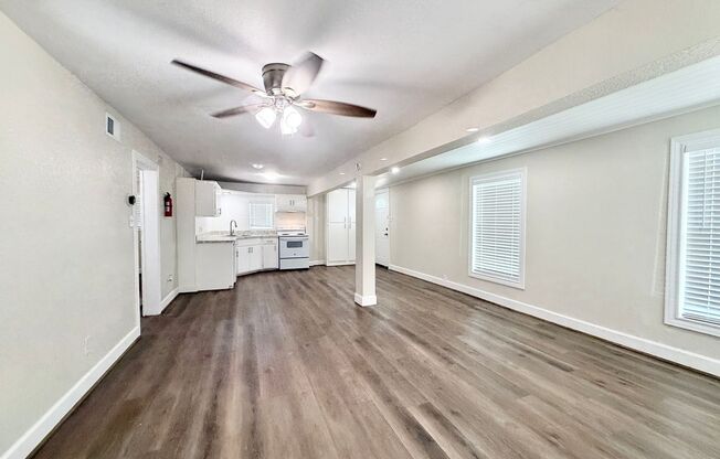 Adorable 2/1 Home in Surfside !!