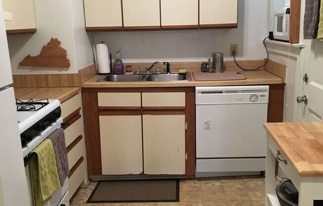 2 beds, 1 bath, $1,300