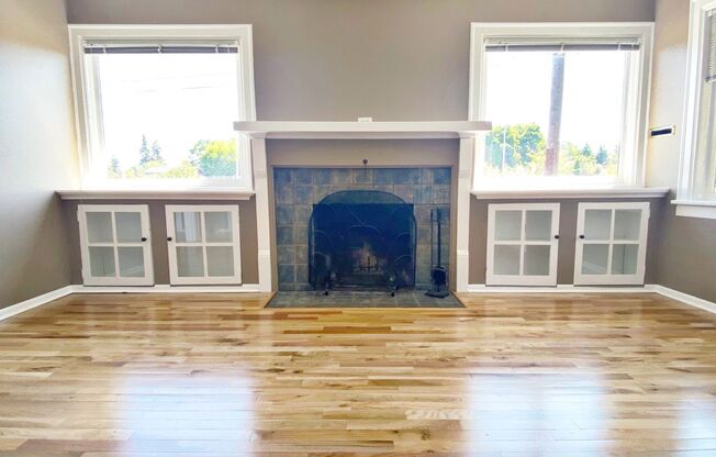 Beautiful Craftsman 5 bed 1 bath home with fully fenced yard