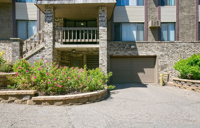 1 bed, 1 bath, 768 sqft, $1,175, Unit 35-107