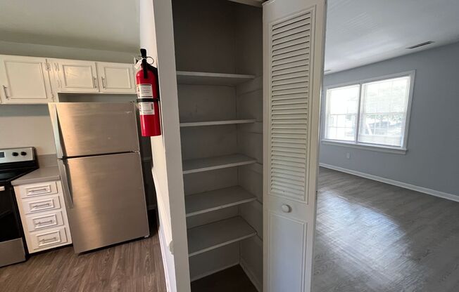 2 beds, 1 bath, 800 sqft, $899, Unit 108
