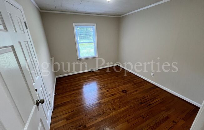 3 beds, 1 bath, $1,295