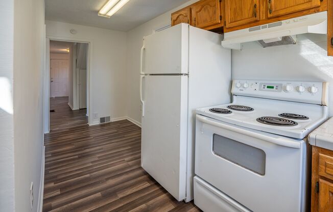 3 beds, 1 bath, $1,150, Unit 104