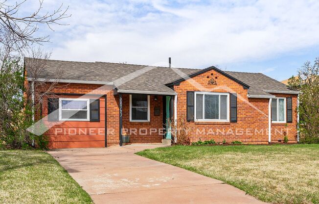 Gorgeous Home with Fenced Back Yard and Central A/C