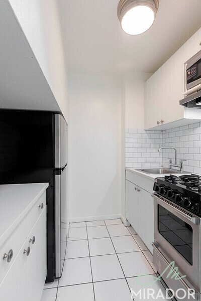 43 W 16 ST