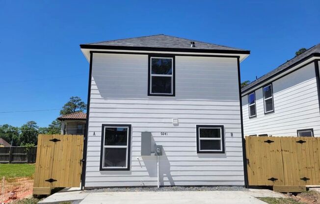 3-Bedroom Duplex with Modern Finishes & Full Appliance Package – Move-In Ready!"