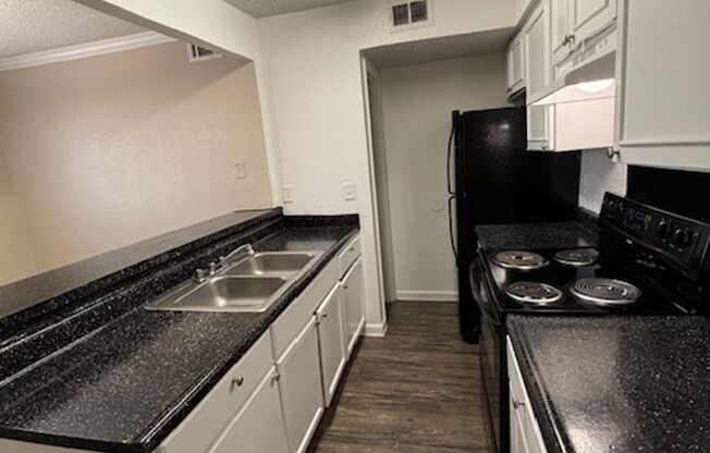 2 beds, 1 bath, 853 sqft, $1,425, Unit 612