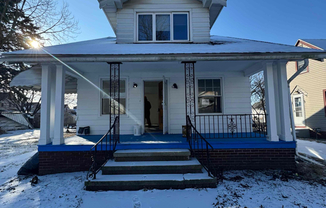 352 E PEARL ST
