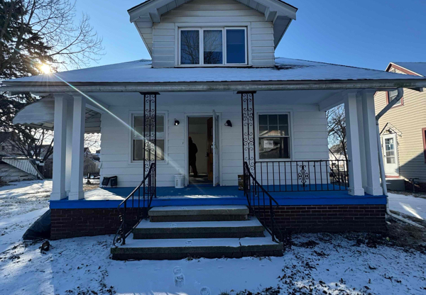 352 E PEARL ST