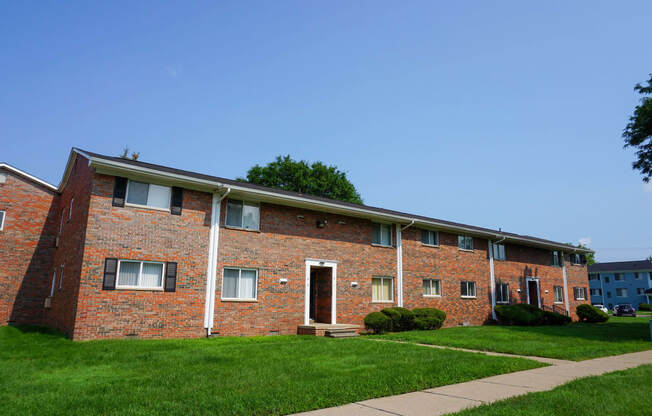 Gale Gardens apartment building with landscaping