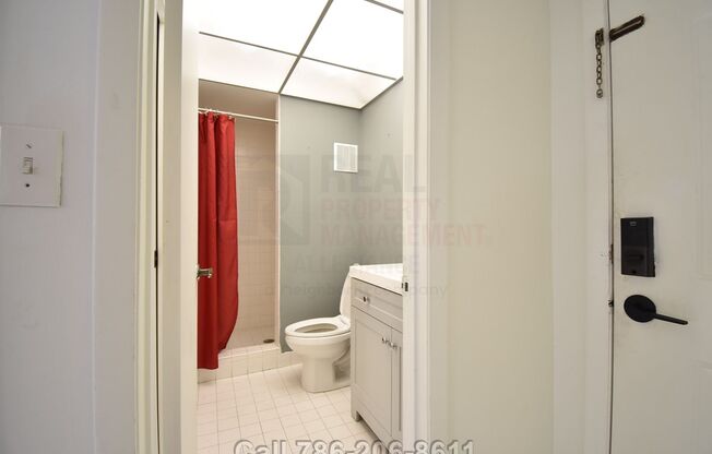 Prime Rental: Spacious 2-Bed, 2-Bath In Carmel Lakes Gated Community