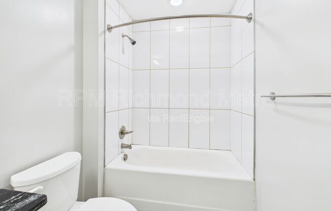 2 beds, 2 baths, 900 sqft, $1,573, Unit 120