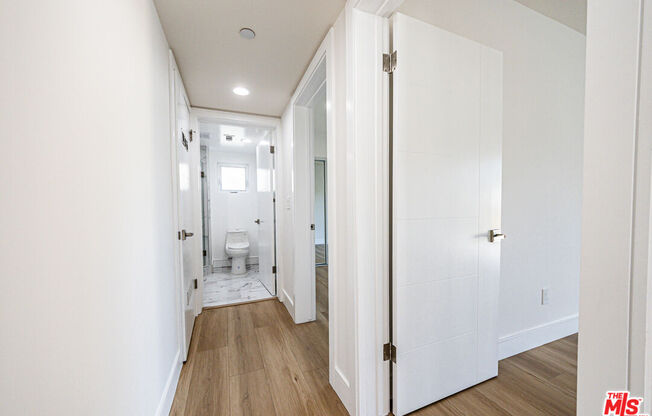 2055 1/2 S GARTH AVE