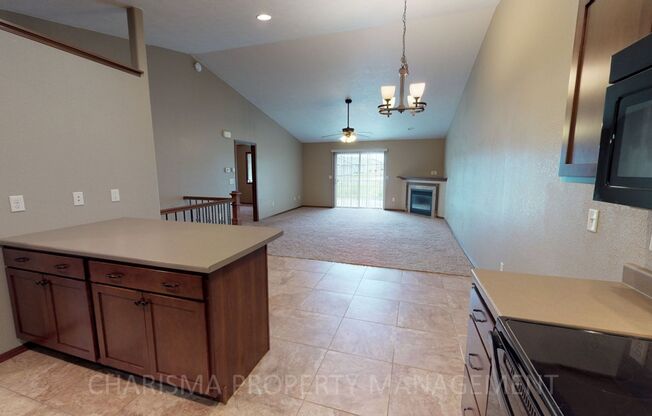 3 beds, 2.5 baths, 2,100 sqft, $1,875, Unit 6602 E 45th Street