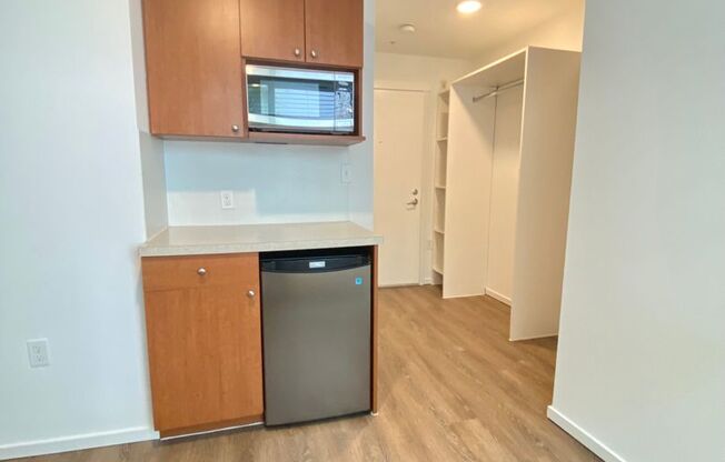 Studio, 1 bath, 180 sqft, $1,149, Unit 3206