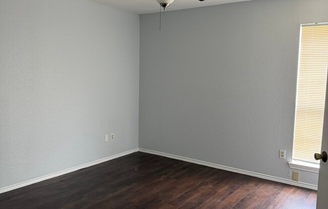 304 GREGORY LN