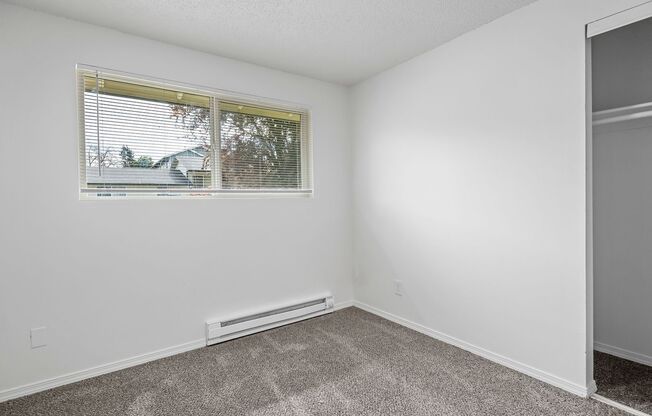 3 beds, 1 bath, 864 sqft, $1,995, Unit 17