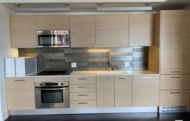 1 bed, 1.5 baths, 902 sqft, $3,011, Unit 1214