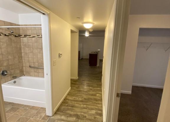 2 beds, 1 bath, 750 sqft, $1,000