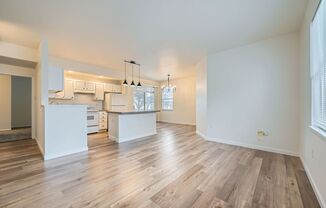 2 beds, 2 baths, $1,950, Unit UNIT 1305