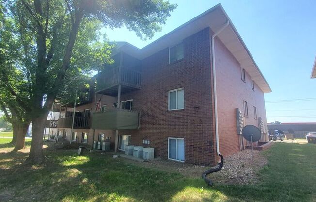 515 W Saunders Ave