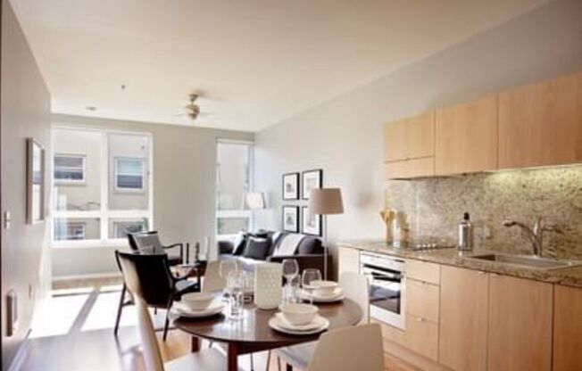 2 beds, 1.5 baths, 811 sqft, $2,395, Unit 401