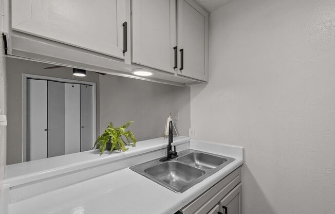 2 beds, 1 bath, 815 sqft, $1,395, Unit 302 A