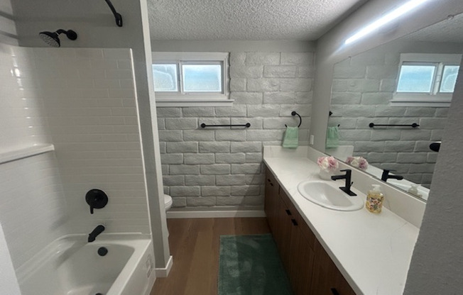 1 bed, 1 bath, 750 sqft, $2,520, Unit I5