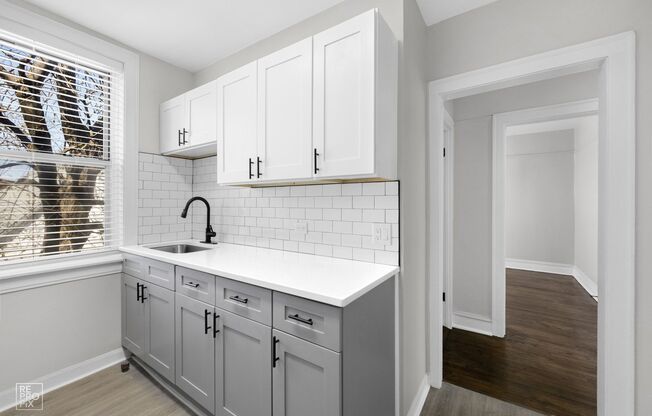 7706 South Coles