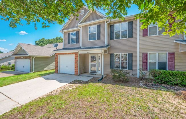 Spacious 5-Bedroom Townhome in Crestview with Private Backyard