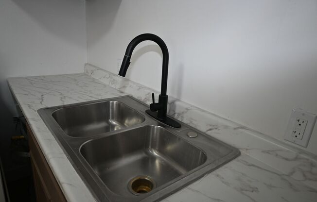 JUST REMODELED! one bedroom apartment - Downtown - 1610 Marlin Ave- NO PETS