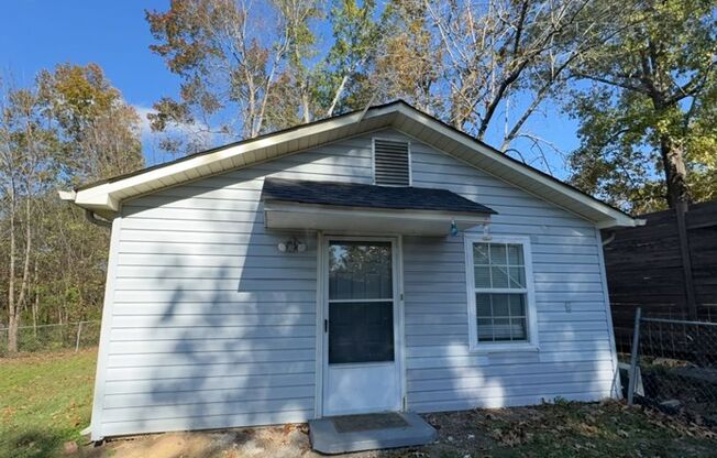 1 bed 1 bath apartment in Rossville! Half off first months rent!