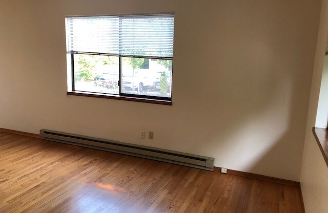 2 beds, 1 bath, 1,000 sqft, $1,595, Unit 8707