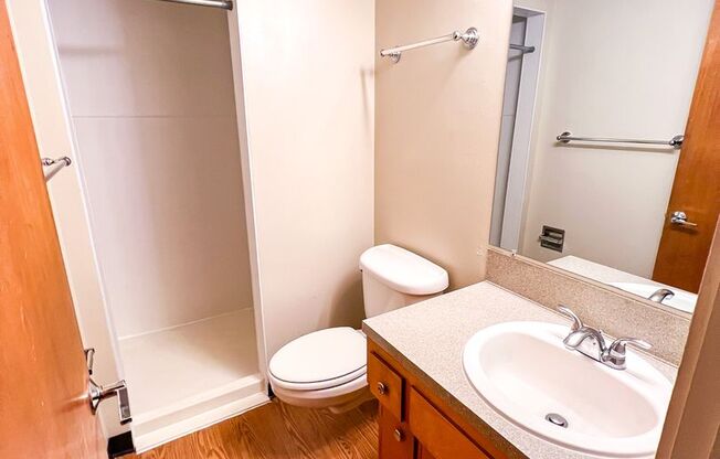 3 beds, 2 baths, 1,390 sqft, $3,095, Unit 401