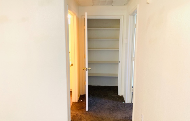 1 bed, 1 bath, 760 sqft, $1,200, Unit 305