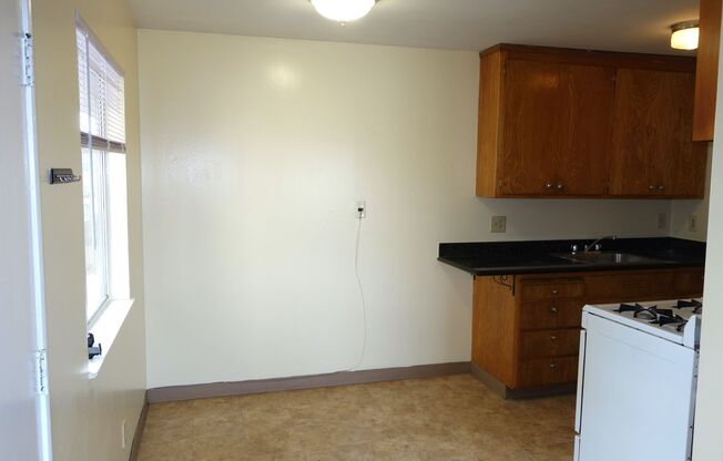 2 beds, 1 bath, $2,195