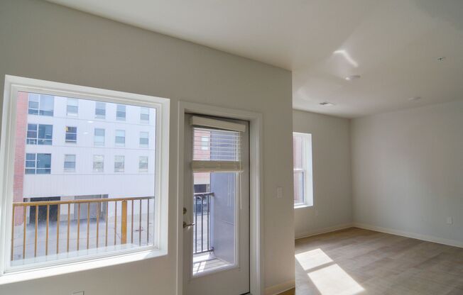 1 bed, 1 bath, $999, Unit 403
