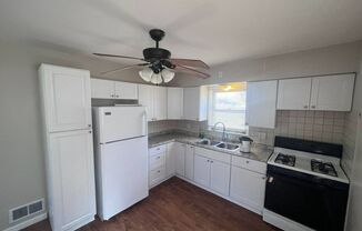 3 beds, 1 bath, 1,000 sqft, $1,025, Unit 5844 Lower