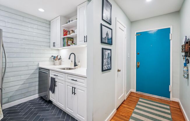 Beautiful 1BR/Loft at Rock Creek Garden Condominiums!
