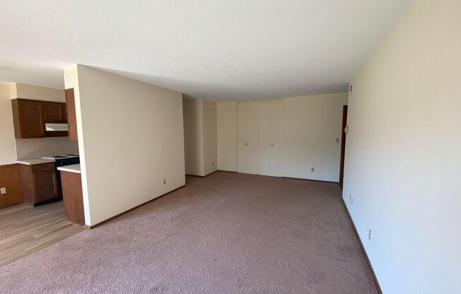 2 beds, 1 bath, 980 sqft, $1,475, Unit 7307-014